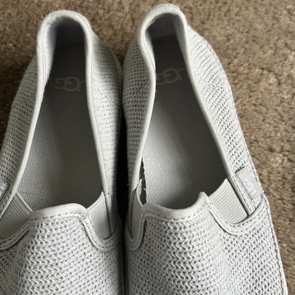 Womens UGG 7.5 Gray slip on shoes New - Picture 3 of 7